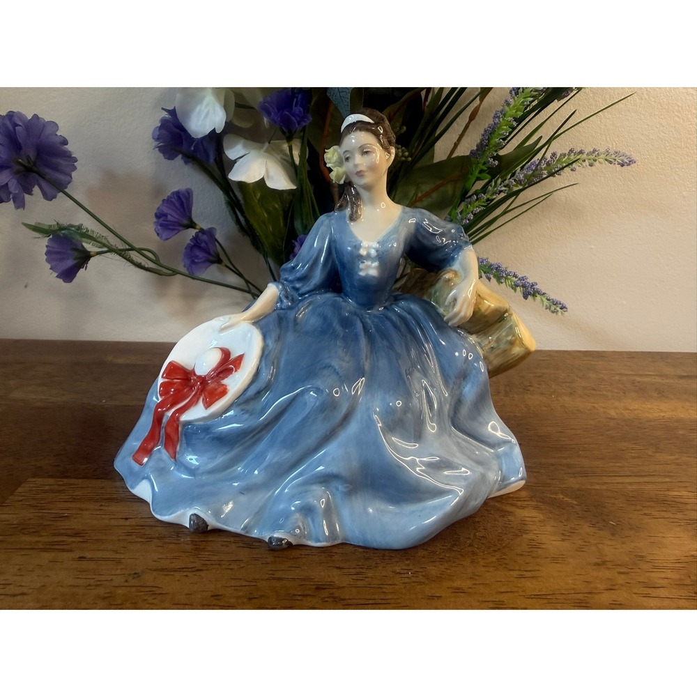 Royal Doulton‎ Louise HN2889 Kate Greenaway Collection Figurine Vintage Bone